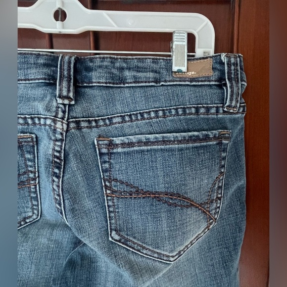 Refuge Classic Medium Wash Cropped, Distressed Denim Jeans Juniors Size 9 - Picture 4 of 15